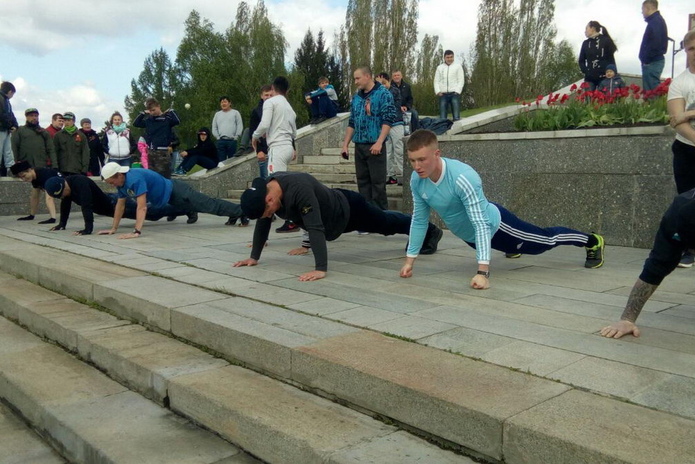 Отжимались до победного (+фото)